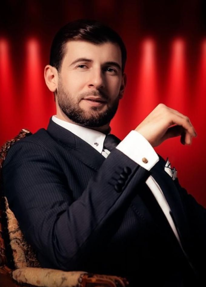 Азамат Биштов