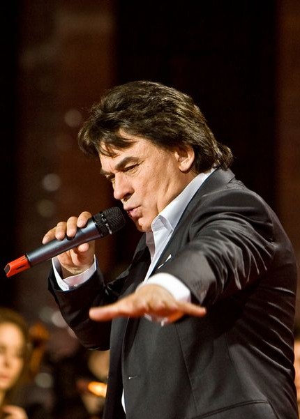 Александр Серов
