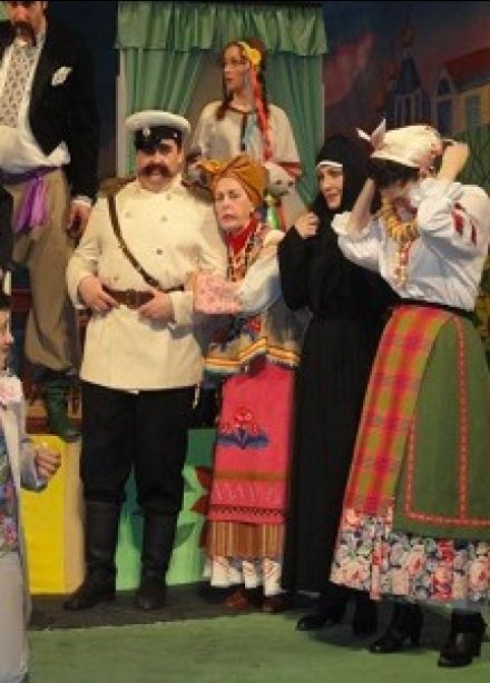 Спектакль «За двумя зайцами»