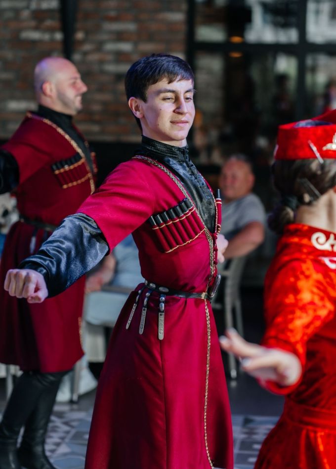 «Аланский вечер» — шоу-программа в этно-национальном стиле с ужином